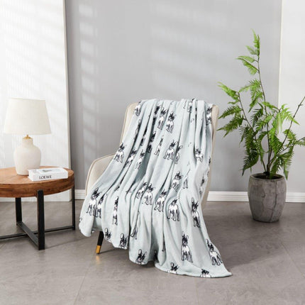 Velvetio introduces the USA THROW; a luxurious French Bulldog Grey throw with a stylish new design, perfect for curling up during the holidays. Made from 100% polyester, this throw is as soft and comfortable as it is eye-catching. Enjoy the perfect balance of luxury and style!