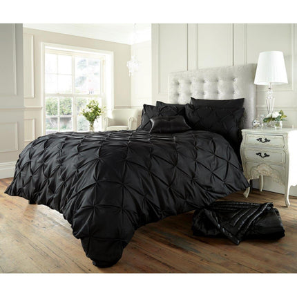 Stay stylish and comfortable with the ALFORD Duvet Cover Set, featuring a classic black color to fit into any bedroom decor. The super soft polycotton construction offers superior comfort and breathability.