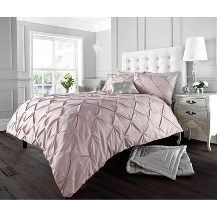 Introducing the ALFORD Duvet Cover Set, made of high quality 100% polyester fabric for a comfortable and luxurious feel. This set is available in a soft pink color that will add a delicate touch of color to your bedroom. The breathable fabric also helps maintain temperature for a restful night's sleep.