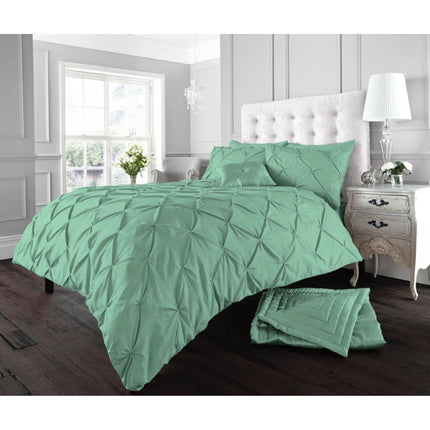 Our ALFORD Duvet Cover Set is crafted from pure 100% polyester for a luxuriously soft feel. The peppermint color add a classic and stylish touch to your bedroom. This duvet set is easy to clean and will last wash after wash.