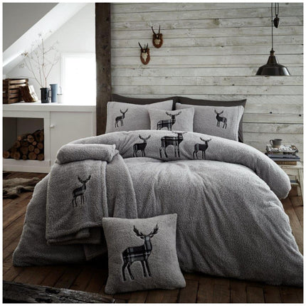 The EMB TEDDY STAG Duvet Cover Set adds a sophisticated touch to any bedroom. The luxurious silver color is perfect for creating a timeless, elegant look, and the soft fabric ensures a comfortable night's sleep.