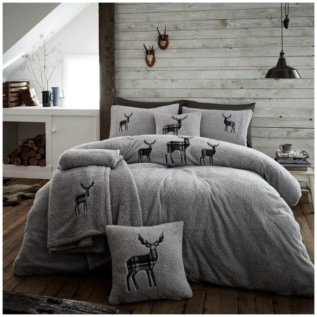 The EMB TEDDY STAG Duvet Cover Set adds a sophisticated touch to any bedroom. The luxurious silver color is perfect for creating a timeless, elegant look, and the soft fabric ensures a comfortable night's sleep.