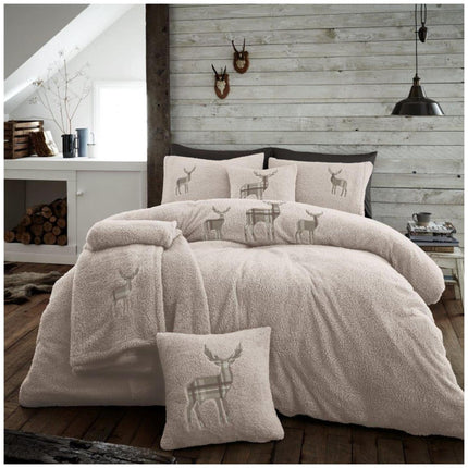 This EMB STAG Duvet Cover Set is made from natural color material, giving your bedroom a timeless look. The soft and breathable fabric is perfect for a comfortable sleep all year round. The duvet cover is machine washable for easy maintenance.