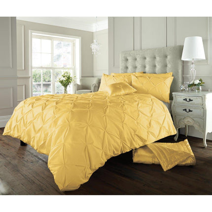 ALFORD Duvet Cover Set is perfect to give your bedroom an ochre touch. Its soft and skin friendly 100% polyester fabric ensures comfort and warmth while its smooth texture and modern design make it a great choice for your home décor.