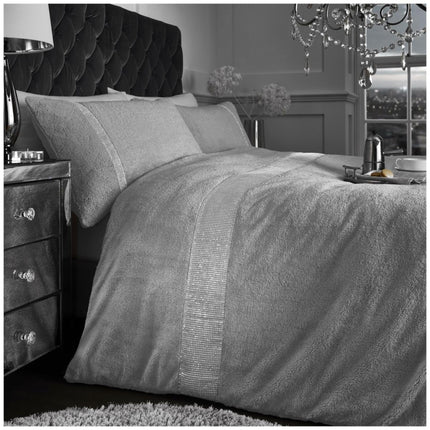 ARCADE TEDDY Duvet Cover Set is designed to offer the perfect balance of comfort and style. Crafted from soft polyester fabric, this grey colored duvet set is designed to provide you with optimal breathability and temperature regulation. Enjoy a peaceful night's sleep in this ultra soft and durable set.