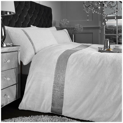 Enjoy exceptional comfort and style with the ARCADE duvet cover set. Crafted from soft and durable fabric, the set features a white color that adds a designer touch to any bedroom. Perfect for creating a cozy sleeping environment, the ARCADE duvet set is a must have for any home.