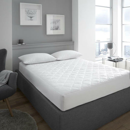 The MATTRESS PROTECTOR eliminates noise when you move on the bed, allowing for a peaceful and comfortable sleep. It also safeguards your mattress from harm, ensuring you enjoy restful evenings for years to come.