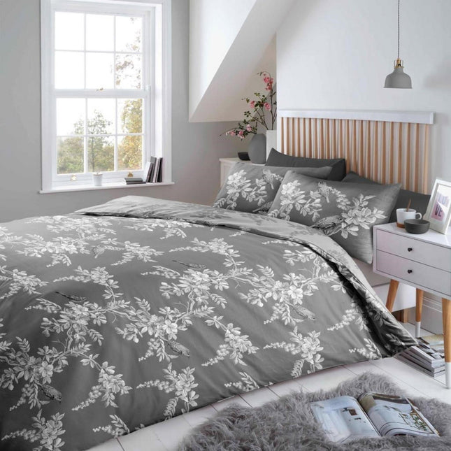 The ALEXANDRIA duvet cover set will give your bedroom an elegant look, with its classic grey color. Get superior comfort and a cozy night's sleep with the 100% combed cotton construction. This set also includes pillowcases for a complete look.