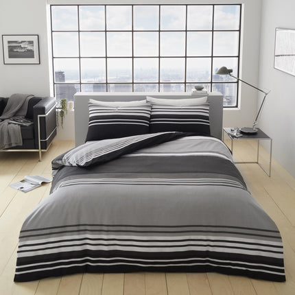 The MOXIE Duvet Cover Set blends contemporary design with high quality material for a luxurious feel. Featuring a white and black color scheme, this duvet cover set adds modern elegance to any bedroom. Crafted from a soft, breathable fabric, it's ideal for year round comfort.