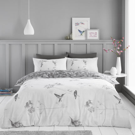 Bring a beautiful touch to your bedroom with the HUMMING BIRD Duvet Cover Set. This set is composed of soft polycotton with a unique hummingbird pattern in grey. Enjoy this luxurious bedding set for a comfortable and stylish sleep.