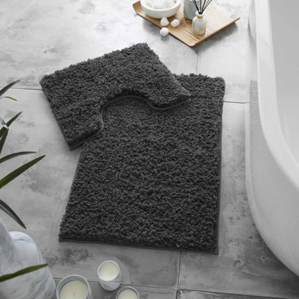 The ZERO TWIST has a unique shaggy design, making it perfect for a modern bathroom setting. The high-grade material construction ensures high absorbency and durability. It's available in black, for the perfect combination of comfort and style.