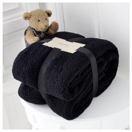 Bringing warmth and coziness to your home, the TEDDY COLLECTION blanket is made with a premium quality fabric, machine washable at 30 degrees, and hypoallergenic for your convenience. Offering an animatronic black teddy bear design from the UK Hot Collection, this throw is a must-have.