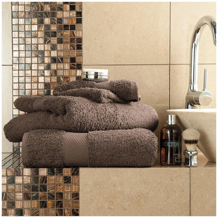 This MIAMI BATH SHEET is made from plush, super soft material, making it ideal for a cozy and comfortable drying experience. The towel is exceptionally absorbent and its camel color adds a luxurious feel to your bathroom.