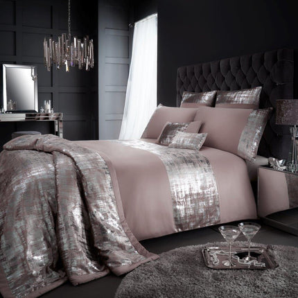 This PROSECCO Duvet Cover Set features a luxurious CHAMPAGNE color with a modern and elegant design. It is made of High Quality Materials for a soft yet durable texture, and the Button closure makes changing the cover easy and convenient. Its unique color will add a touch of style to any bedroom.