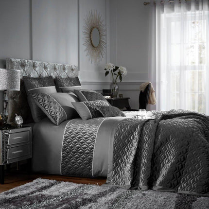 MURIVA DIAMONDS Duvet Cover Set is composed of high quality, textured fabric. It is available in a stylish charcoal color, which lends it a luxurious look. The durable material will ensure a comfortable rest and long lasting usage.