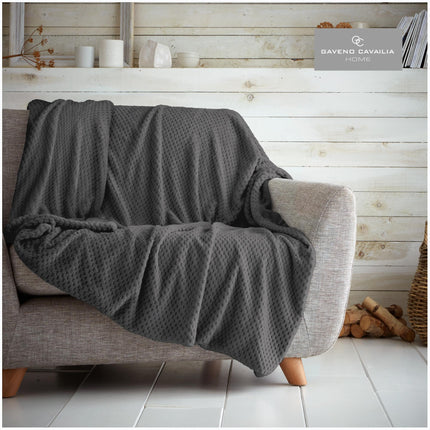 POP CORN THROW is an ideal addition to your living room or bedroom for a touch of comfort and style. This super soft throw is crafted from hypoallergenic material, is colorfast and washable up to 30°C. Enjoy cozy moments with its large size even when traveling.