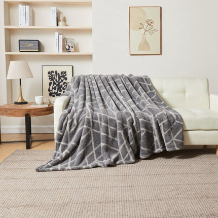 ELY GEO is a premium quality throw blanket designed with ultimate comfort in mind. Its soft fabric is made of extra fine and colorfast material that ensures non-fade color even after several washes. It is hypoallergenic, giving you excellent skin protection. With its cosy degrees, it will definitely be your go-to companion.