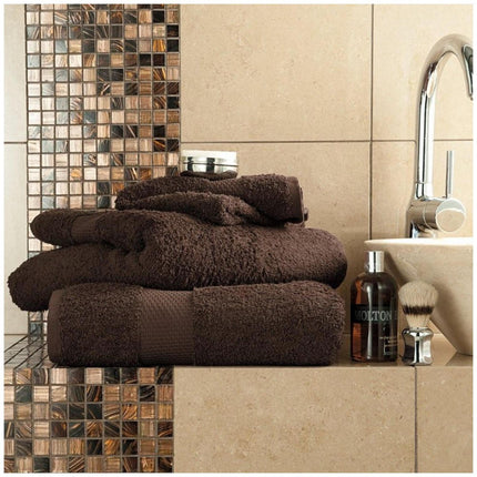 MIAMI BATH SHEET is an absorbent towel made from super soft material to provide maximum comfort. The luxuriously smooth texture will help keep you warm and dry as you step out of the shower. The chocolate color creates a homely atmosphere.