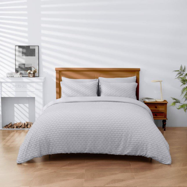 The COOPER Duvet Cover Set offers a luxurious combination of comfort and style. Crafted from ultra soft microfiber, this duvet cover set is perfect for creating a relaxing atmosphere in your bedroom. The elegant grey hue adds subtle sophistication to any décor. Upgrade your bedroom today with this sophisticated cover set.