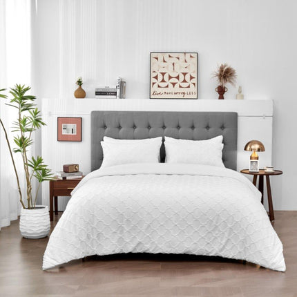 Comfortable and stylish, the DELANO Duvet Cover Set is the perfect addition to your bedroom. Crafted from high quality material, this duvet cover will keep you warm all night and its white color will never go out of fashion. Refresh your décor today with this timeless set.