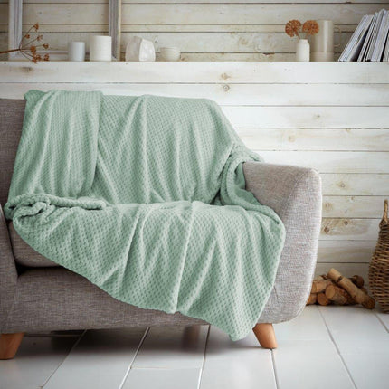 The POP CORN THROW offers a luxuriously soft and comfy experience, perfect for both travel and relaxing on the sofa. Crafted with hypoallergenic materials, it's colorfast and machine washable at 30°C. Give your home an ultra cozy feel with this super soft Pop Corn Throw in a beautiful Duck Egg color.