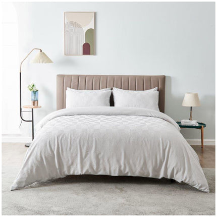 Elevate your bedroom with ELY DIAMOND by Velvetio. Made with top-quality fabric, this duvet cover set offers both comfort and style. Experience a luxurious sleep with vibrant colors and effortless maintenance. Choose from a variety of elegant shades, including the sophisticated Grey. Rest easy in affordable luxury.