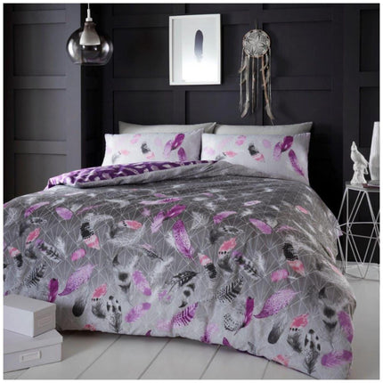 The FEATHER Duvet Cover Set offers a luxurious blend of style and comfort. The soft purple color adds a touch of elegance to any bedroom, while the high quality fabric ensures durability and a cozy sleep. It's machine washable and fade resistant, making it an ideal choice for every night.