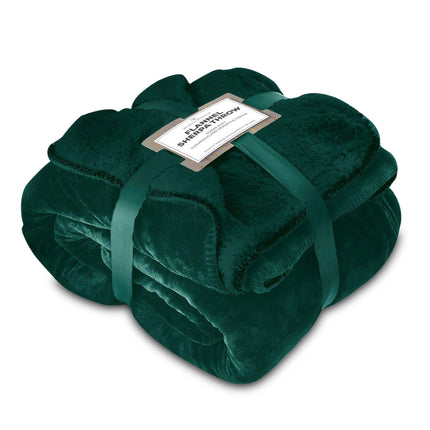 This soft and cosy FLANNEL SHERPA THROW AB is perfect for adding a layer of warmth and comfort to your bed or couch. The fluffy sherpa fabric and bright green colour make it the perfect companion for movie nights. Keep comfortable and stylish all year round.