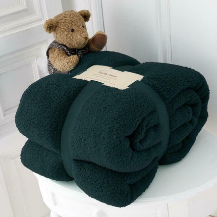 The TEDDY COLLECTION is a premium quality blanket that is machine washable at 30 degrees, soft, warm and cozy. Made from hypoallergenic materials, it's the perfect addition to any UK Hot Collection. Animatronic teddy bear design in a bright green color.