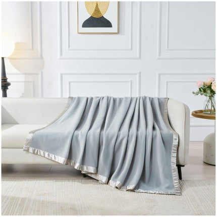 The ROBYN STAIN BORDER gives you a luxurious and comforting experience all year round. It is crafted with 100% polyester, making it soft, lightweight and hypoallergenic. Plus, its neutral grey color will fit effortlessly into your home décor. Perfect for cool nights, this versatile blanket ensures pure comfort and warmth.