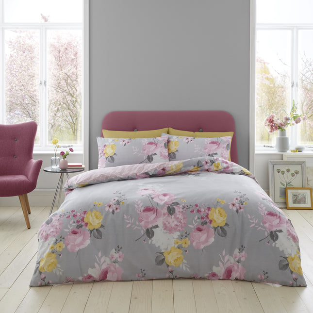 The HALLIE Duvet Cover Set is the perfect way to bring style to your bedroom. Its blush pink color and soft fabric make it a great choice for any décor. The set includes one duvet cover and pillowcases, perfect for creating a cohesive look.