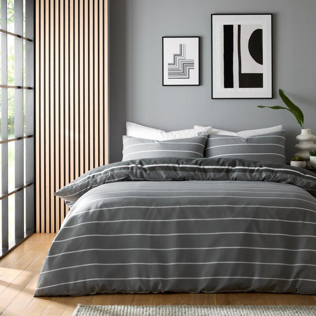 Introducing HARRIS reversible bedding set, With multiple sides to choose from, this duvet cover set allows you to easily switch up your bedroom's look. Crafted with quality materials, rest assured you'll enjoy both comfort and design.