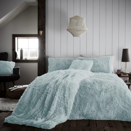 The HUGG & SNUG Duvet Cover Set is the perfect addition to your bedroom. Made with 100% polyester, it's super soft and breathable for cozy comfort. In a classic duck egg color, it will easily match any decor. Get a good night's sleep with this luxurious set.