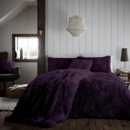 HUGG & SNUG’s Duvet Cover Set in a rich purple color adds a regal touch to any bedroom. It is made of 100% Polyester material for superior softness and durability. The set includes one duvet cover and pillowcases. Its zipper closure ensures an easy care experience. Enjoy a good night’s rest with this elegant set.