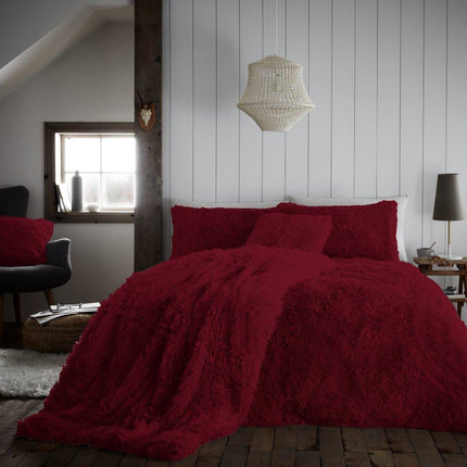 Enjoy a warm, cozy night's sleep with the HUGG & SNUG Teddy Duvet Cover Set. Made of 100% ultra soft Polyester and enriching red color, this set is designed to fit snugly and keep you comfortable all night long. A great choice for a restful sleep, all year round.