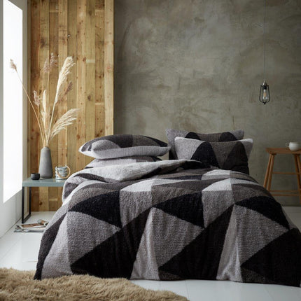 Add comfort and style to your bedroom with the LICHFIELD Duvet Cover Set. This classic design features a classic charcoal and grey colourway, providing a chic and timeless look for any bedroom. The set is made from 100% polyester, ensuring the softest and most luxurious feel.