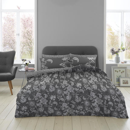 This MARKLAND PAISLEY Duvet Cover Set is perfect for any room. Its grey color adds a modern flair to any bedroom and the high quality fabric provides luxurious comfort and lasting durability. Enjoy the perfect blend of style and function.