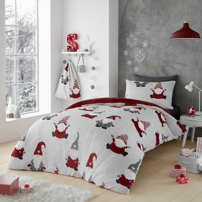 MERRY GONKMAS XMAS Teddy Duvet Cover Set provides a cozy, cheerful aesthetic for your bedroom. Crafted from high quality polyester for both warmth and durability, this set is designed to last. Featuring a grey base with a vibrant red XMAS Teddy pattern, it creates a welcoming atmosphere whatever the season.