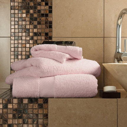 Soften your bathing experience with MIAMI Jumbo Bath Sheet. Made with ultra soft and absorbent material, this sheet will let you relax in luxury. With a gentle hue of soft pink, this bath sheet adds a touch of sophistication and inviting warmth.