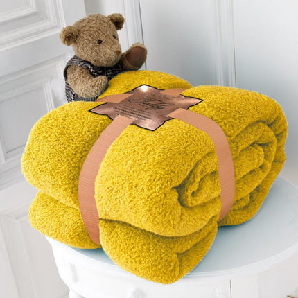 TEDDY COLLECTION is the perfect addition to any bedroom. It is crafted from premium quality materials for softness and warmth, and is machine washable at 30 degrees for easy care. Hypoallergenic and warm, the UK Hot Collection throw in ochre color provides a cozy and comfortable touch. Enjoy the comfort of an animatronic teddy bear blanket for ultimate relaxation.