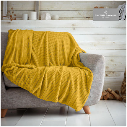 This POP CORN THROW is perfect for adding a cozy touch to any living space. It's made from super soft, colorfast fabric that's hypoallergenic for sensitive skin, and can be washed at 30°C. It can travel with you, making it ideal for cuddling up at home, or on the go.