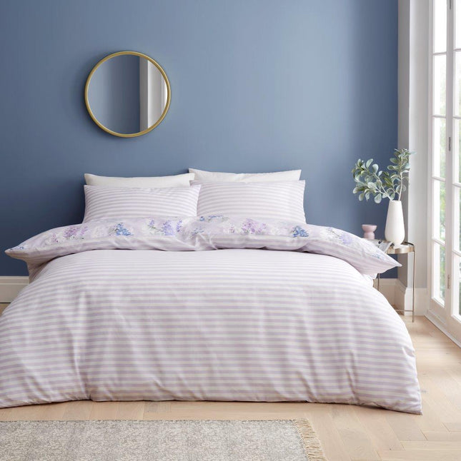 Introducing OPHELIA, a high-quality duvet with a stylish stripes pattern that adds a touch of elegance to any bedroom. With its reversible side, you can easily switch up your bedding for a fresh look. Made from soft and durable material, perfect for a comfortable night's sleep.