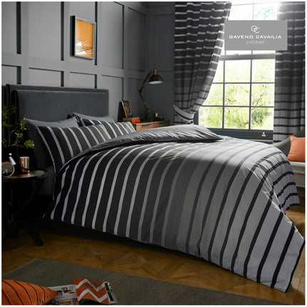  OSCAR Duvet Cover Set offers a classic design in a stylish grey color. Crafted from polycotton, this set is ultra soft and comfortable, providing a good night's sleep. The set is also fade resistant and easy to care for. Experience the perfect combination of luxury and quality.