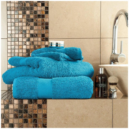 The MIAMI BATH SHEET towel is made of a super soft material designed to quickly absorb moisture while still gently caressing your skin. This luxuriously smooth towel is sure to keep you warm and cozy with its calming teal hue.