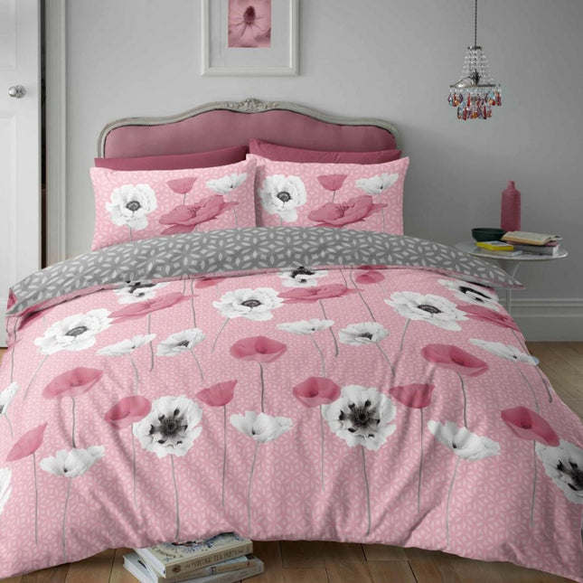 POPPY SPRAY Duvet cover set is the perfect addition to any bedroom. Made from 50% polyester and 50% cotton its soft finish in blush pink offers optimal comfort and breathability. It is fade resistant and designed to last. Transform your bedroom with this stylish and comfortable duvet cover set.