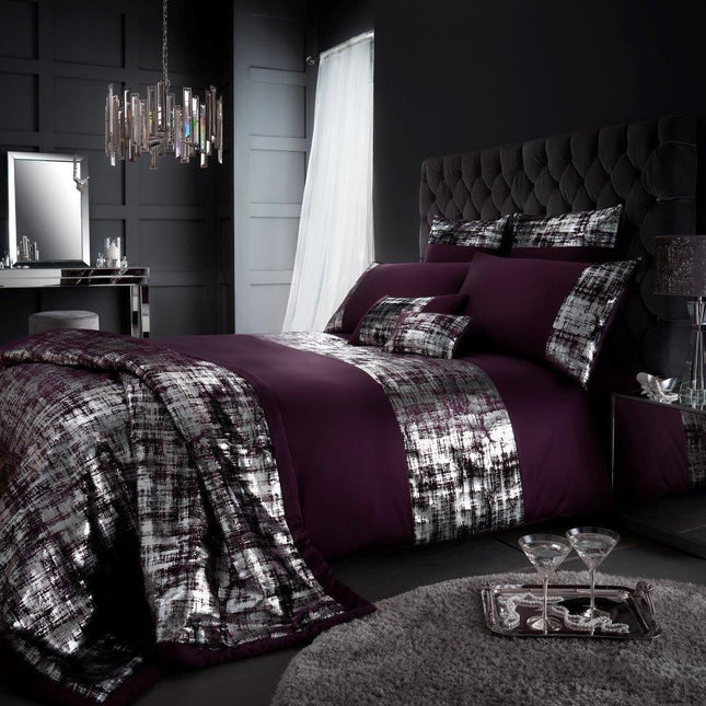 Make a statement in your bedroom with the Prosecco duvet cover set. This unique set features a vibrant purple hue, perfect for creating a contemporary oasis. It's made from easy care&nbsp;Materials for a soft and luxuriant feel. Create a comfortable and stylish retreat with Prosecco!