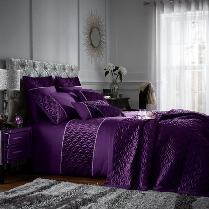 Create a luxurious bedroom with this MURIVA DIAMONDS duvet cover set, featuring a beautiful and timeless Stripe and diamond pattern with a purple color that adds class and sophistication to any bedroom. Made from the finest materials for durability and comfort, this duvet cover set is perfect for any home.