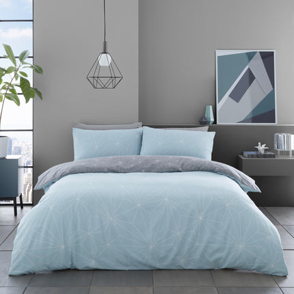 Complete your bedroom decor with the REX Duvet Cover Set. Crafted from a blend of cotton and polyester, this set features a classic green color and a soft, comfortable feel that will keep you warm all night long.