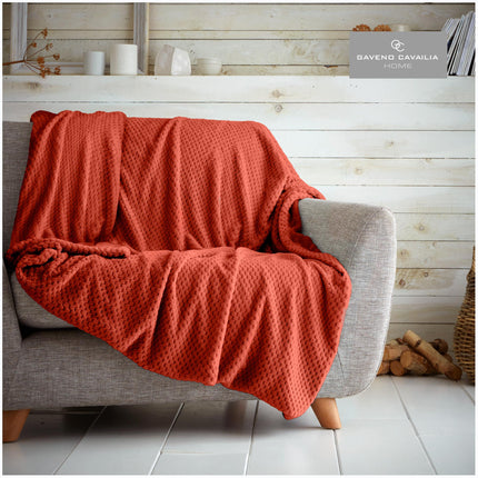 The POP CORN THROW is the perfect addition to any home. Crafted with super soft material, this throw is designed to be comfortable and durable. It is colorfast and hypoallergenic for added safety and convenience, and is washable up to 30°C. Perfect for any sofa or traveling destination.