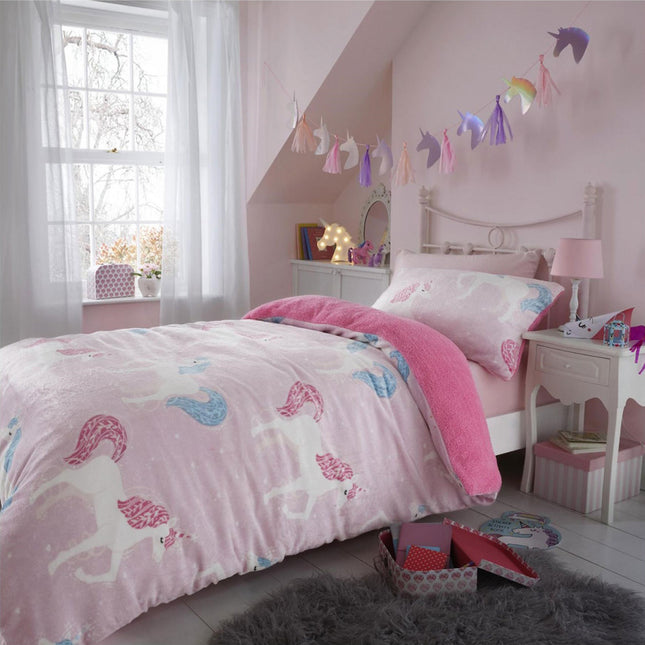 The STARRY UNICORN Kids Teddy Duvet Cover Set is made of 100% polyester fabric, offering a soft and comfortable sleeping space for your little one. The bright pink color adds a fun touch to any bedroom and it is machine washable making it easy to clean and maintain. Perfect for kids and adults alike.